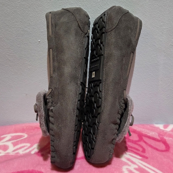 Hooked Women's Chill Gray Slippers, Size 11 - Picture 5 of 7